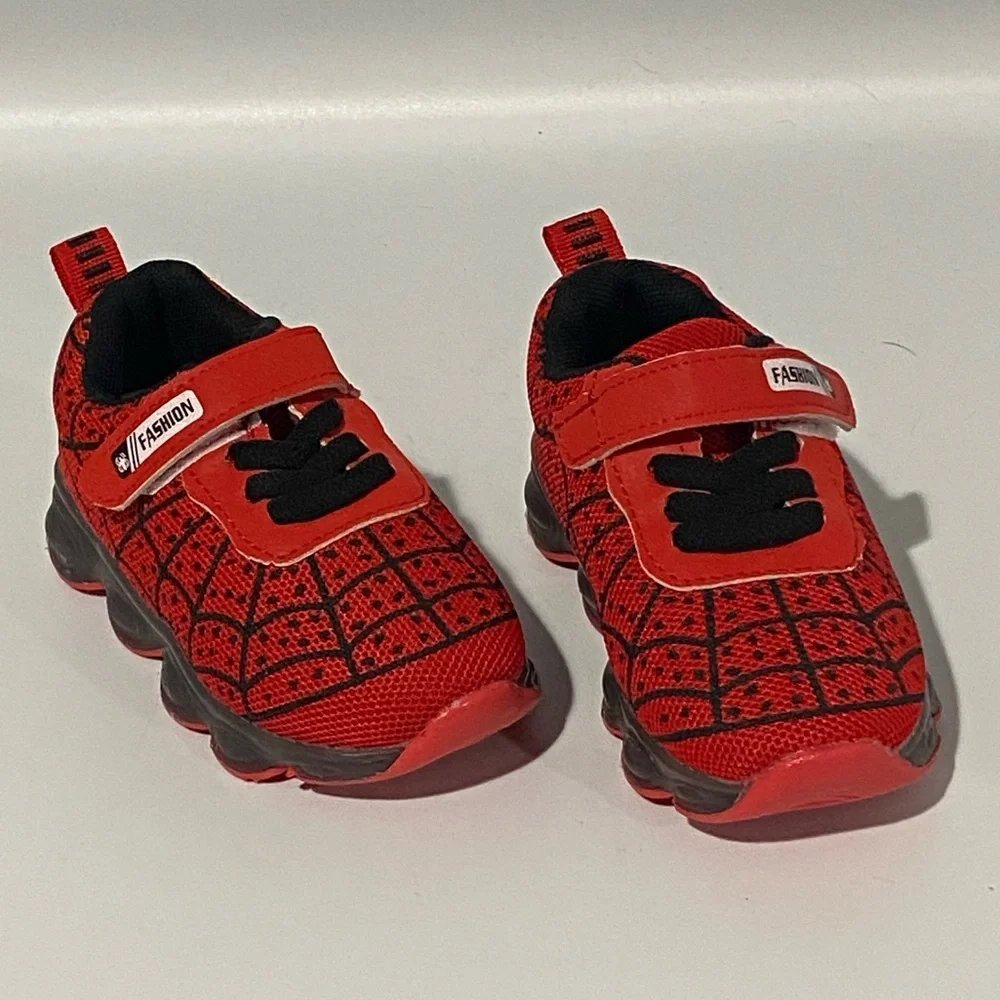 Kids Light Up Spider Web Sneakers‎